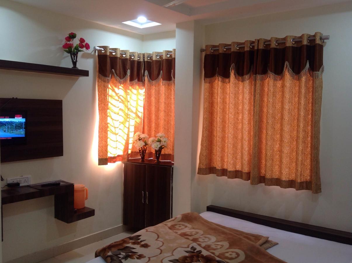 Hotel Vrandavan Palace Near Mahakal Temple Ujjain Extérieur photo