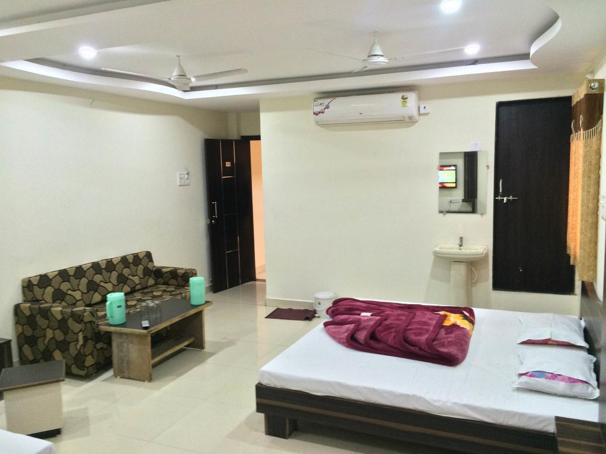 Hotel Vrandavan Palace Near Mahakal Temple Ujjain Extérieur photo