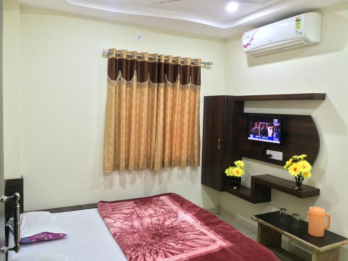 Hotel Vrandavan Palace Near Mahakal Temple Ujjain Extérieur photo